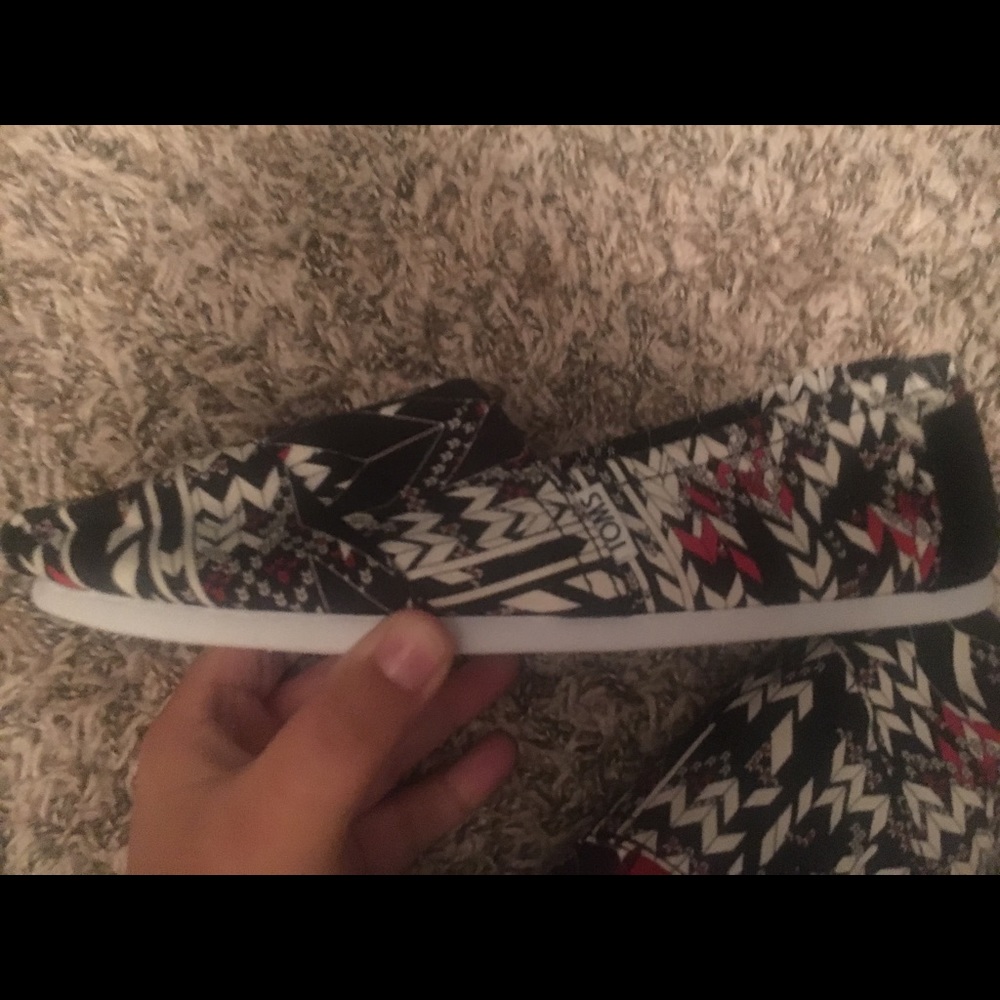 Women’s TOMS shoes